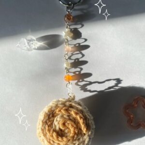 Cinnamon roll crochet keychain